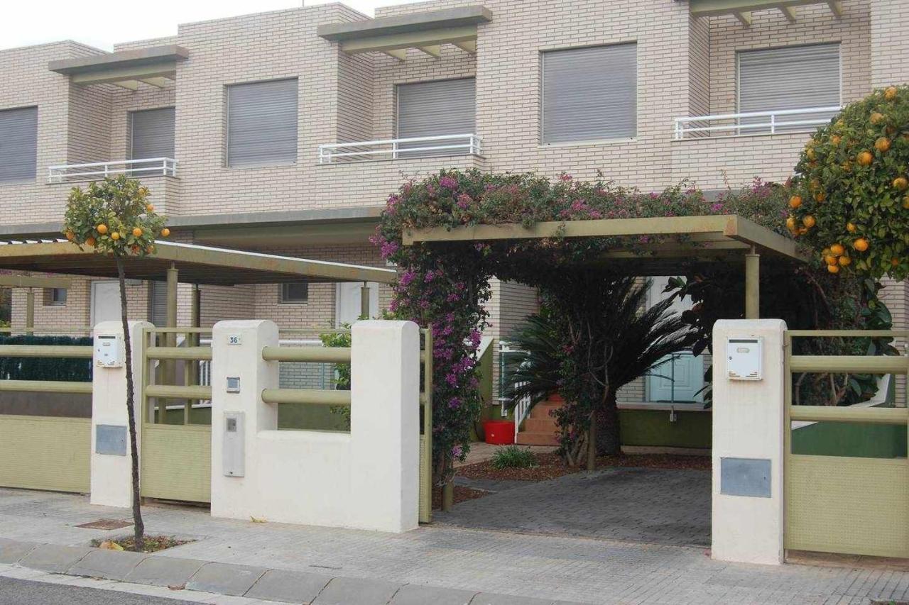 فيلا Casa Junto A La Playa Costa Dorada إليامبويا المظهر الخارجي الصورة