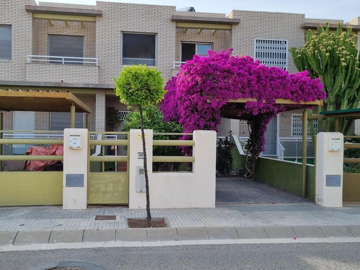 فيلا Casa Junto A La Playa Costa Dorada إليامبويا المظهر الخارجي الصورة